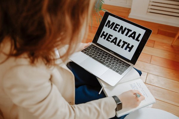 How to set up a UK-based online therapy platform and comply with mental health service regulations?
